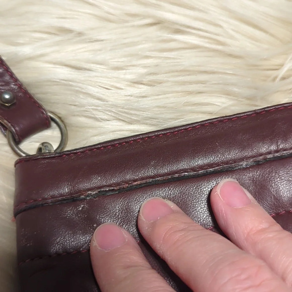 Vintage oxblood Etienne Aigner shoulder bag - Picture 5 of 8